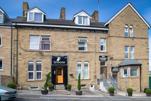 Exterior - Bradford City Apartments Flat 74 (Bradford)