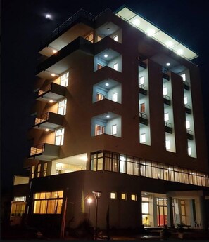 Front of property – evening/night - NU Hotel Bahir Dar (Bahir Dar)