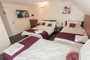 Deluxe Studio, Multiple Beds
