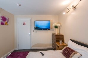 디럭스 스튜디오, 침대(여러 개) | 다리미/다리미판, 무료 WiFi, 침대 시트