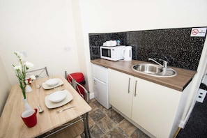 Executive Studio, Multiple Beds | Private kitchen | Full-size fridge, microwave, electric kettle, cookware/dishes/utensils