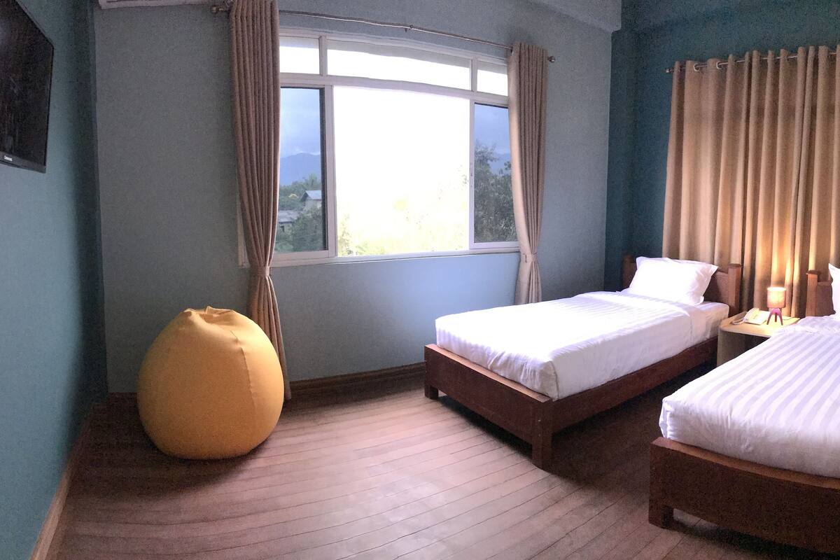 Zweibettzimmer | Verdunkelungsvorhänge, kostenloses WLAN, Bettwäsche