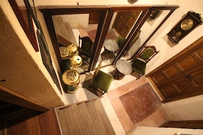 Quarto triplo design, várias camas, vista para o jardim, no jardim | Vista do quarto