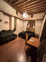 设计双人房, 1 张特大床, 花园景观, 花园 | 高档床上用品、办公桌、笔记本电脑工作区、熨斗/熨板