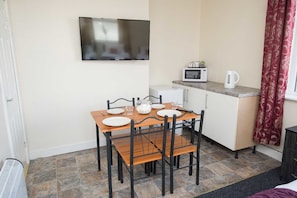 Executive Studio | In-room dining