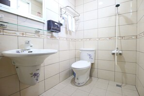 Signature Double Room, 2 Twin Beds, Non Smoking | Bathroom | Shower, free toiletries, hair dryer, slippers