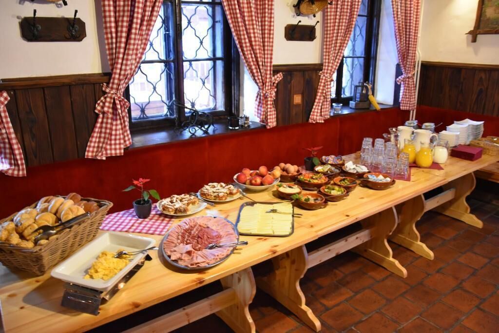 Daily buffet breakfast (EUR 9.5 per person)
