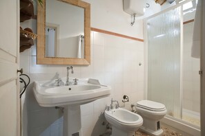 Apartment, 2 Bedrooms | Bathroom