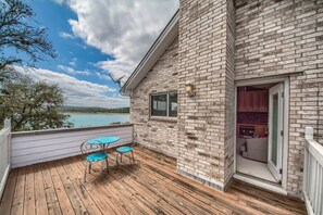 Outdoor dining - CL 1105B Tranquility by the Shore (Canyon Lake)