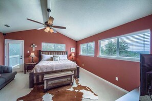 4 bedrooms, iron/ironing board, free WiFi, bed sheets - CL 1105B Tranquility by the Shore (Canyon Lake)