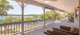 400 pieds de bord de lac privé, maison et chalet sur 3,4 acres, 16 couchages!