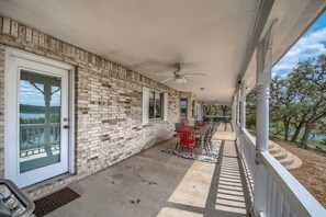 Outdoor dining - CL 1105B Tranquility by the Shore (Canyon Lake)