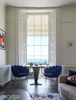 Apartamento de lujo, balcón, vistas al mar | Servicio de comidas en la habitación