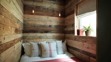Triple Room, Multiple Beds | Premium bedding, pillowtop beds, minibar, individually decorated