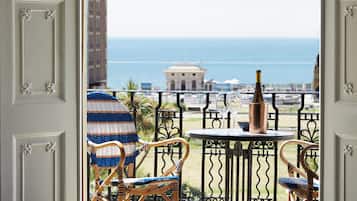 Luxury Apartment, Balcony, Sea View | Teres/patio