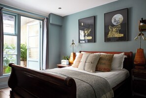 Habitación triple, varias camas | Ropa de cama de alta calidad, camas con pillow-top y minibar 