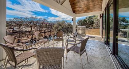 Luxury on the Guadalupe River! Across from Whitewater on the horseshoe!!