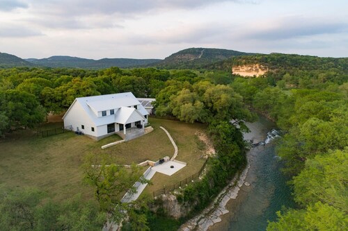 Luxury on the Guadalupe River! Across from Whitewater on the horseshoe!!