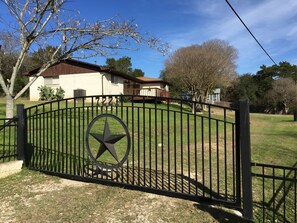 Exterior - RR 7221 The Lazy A (New Braunfels)