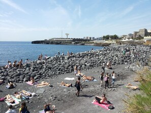 靠近海滩