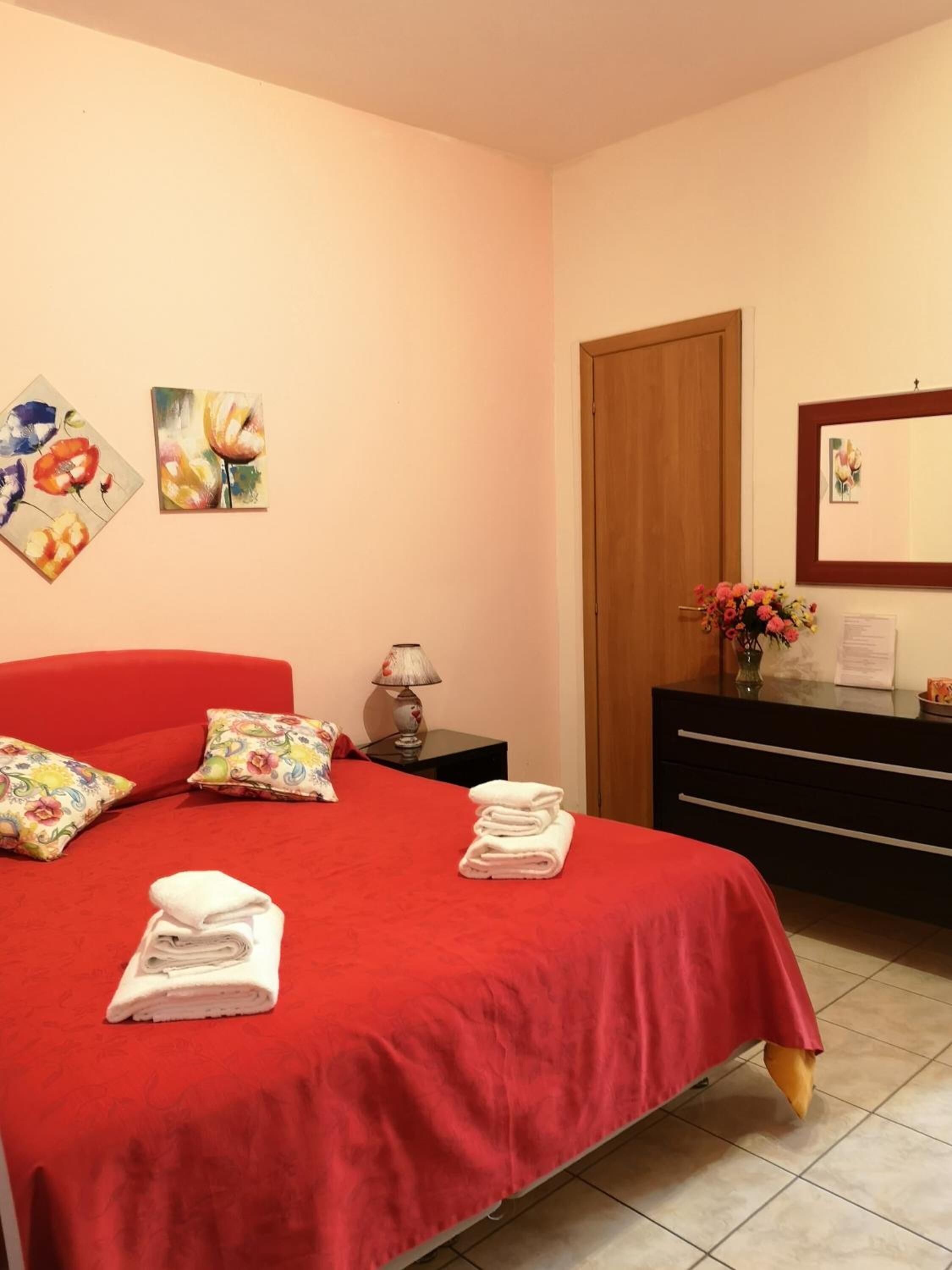 Caja de seguridad en la habitación, escritorio y wifi gratis 