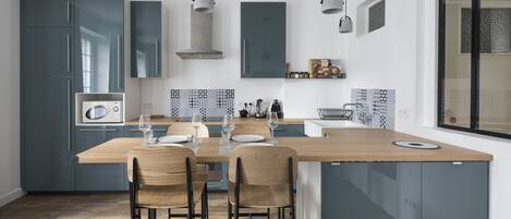 Fridge, microwave, oven, dishwasher