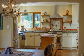 雪櫃、微波爐、焗爐、爐具