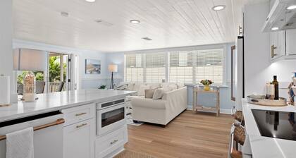 Sunset Beach / Stunning Key West Style Cottage Across from the Beach 3BR/3BA