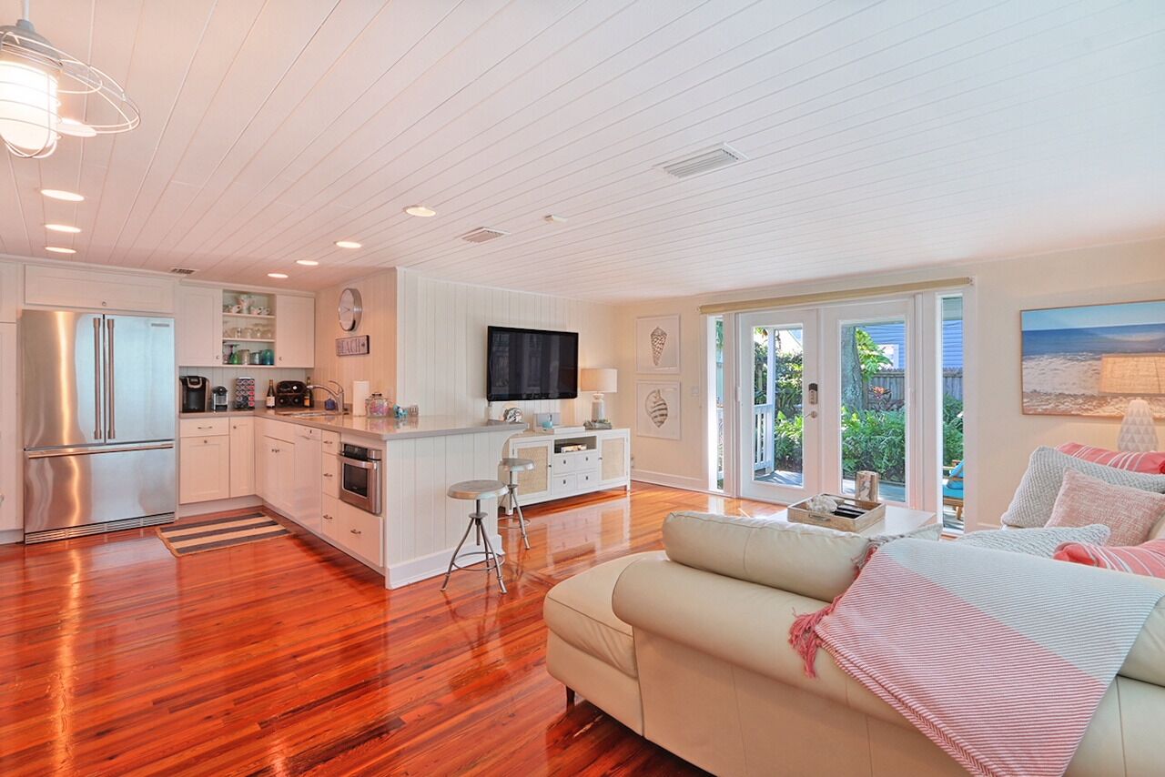 Smart TV, books, stereo, printers