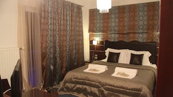 Single Room | Minibar, desk, iron/ironing board, free WiFi