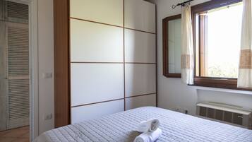 1 bedroom, individually decorated, iron/ironing board