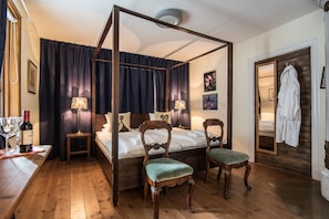 Quarto casal | Camas extras/dobráveis (sobretaxa), Wi-Fi de cortesia, roupa de cama