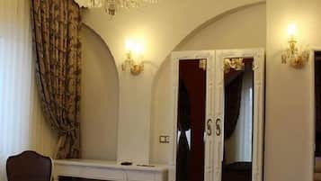 In-room safe, individually decorated, desk, blackout drapes