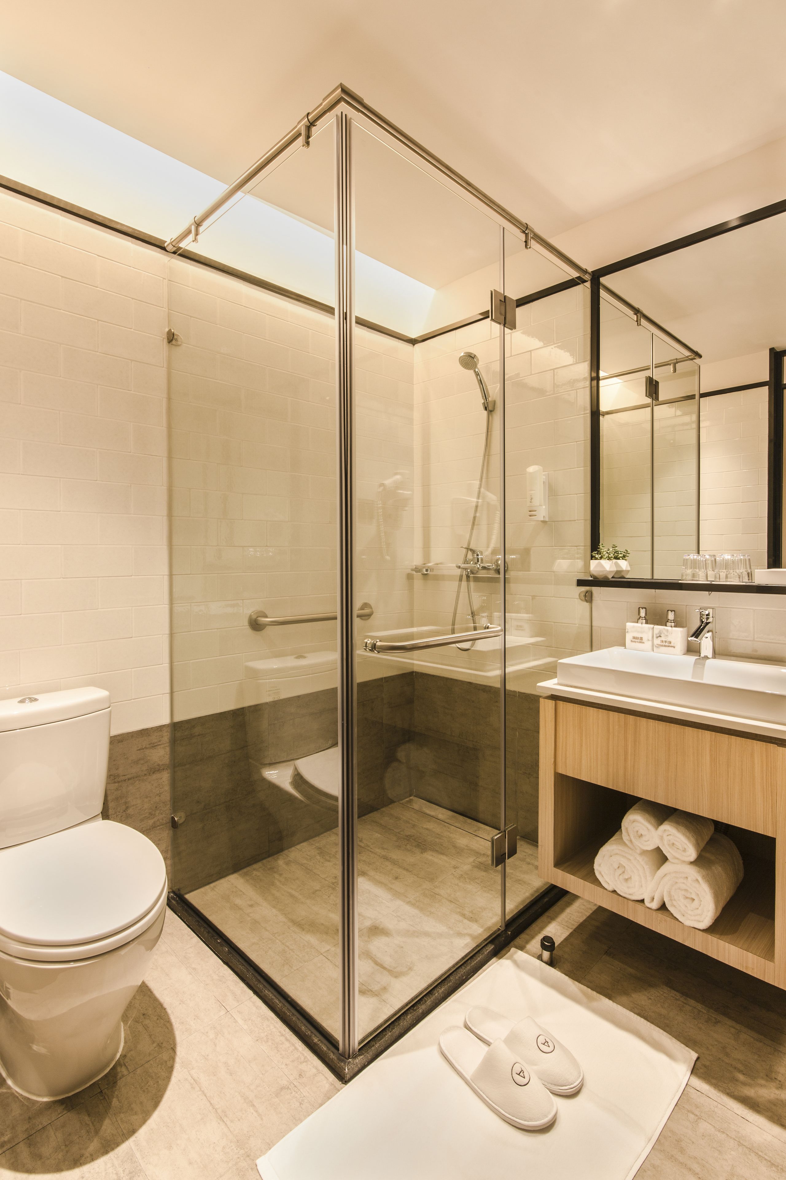 shower, free toiletries, hair dryer, slippers