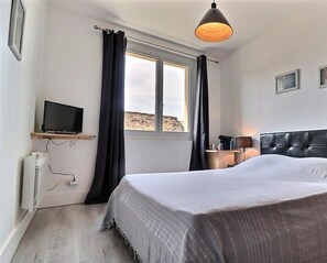 Comfort Suite, 1 Bedroom, Private Bathroom | Individually decorated, individually furnished, desk, blackout curtains