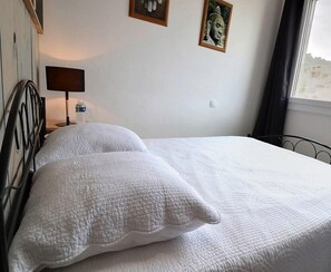 Comfort Suite, 1 Double Bed | Individually decorated, individually furnished, desk, blackout curtains