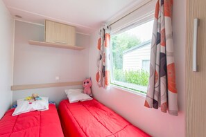 Una scrivania, culle/letti per bambini (a pagamento), Wi-Fi gratuito