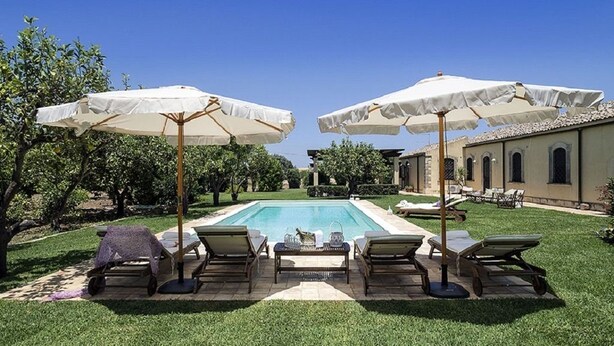 Seasonal outdoor pool, sun loungers - Don Salvatore (Syracuse)