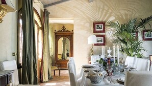 Villa, 5 Bedrooms | In-room dining - Don Salvatore (Syracuse)