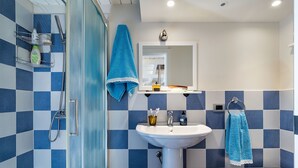 Apartment, 2 Bedrooms | Bathroom | Shower, rainfall showerhead, hair dryer, bidet - Donnalucata Suite (Scicli)