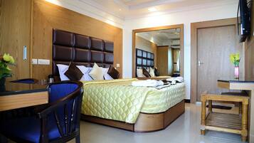 Executive Double Room, 1 Bedroom, Non Smoking, Ocean View | 1 bedroom, in-room safe, desk, free WiFi