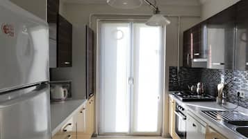 Superior Villa | Private kitchen | Full-size fridge, oven, stovetop, dishwasher