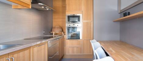 Comfort Apartment | Private kitchen | Fridge, microwave, stovetop, dishwasher