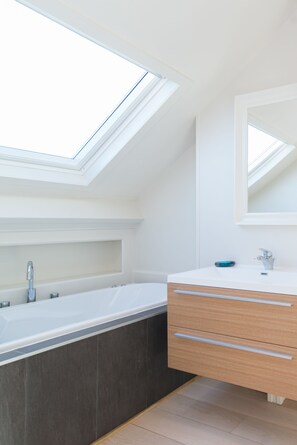 Comfort Apartment | Jetted tub