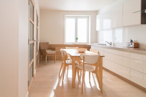 คอมฟอร์ทอพาร์ทเมนท์ | ครัวส��่วนตัว | ตู้เย็น, ไมโครเวฟ, เตาประกอบอาหาร, เครื่องล้างจาน