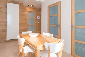 Apartamento conforto | Cozinha privada | Geladeira, micro-ondas, cooktop, lava-louças