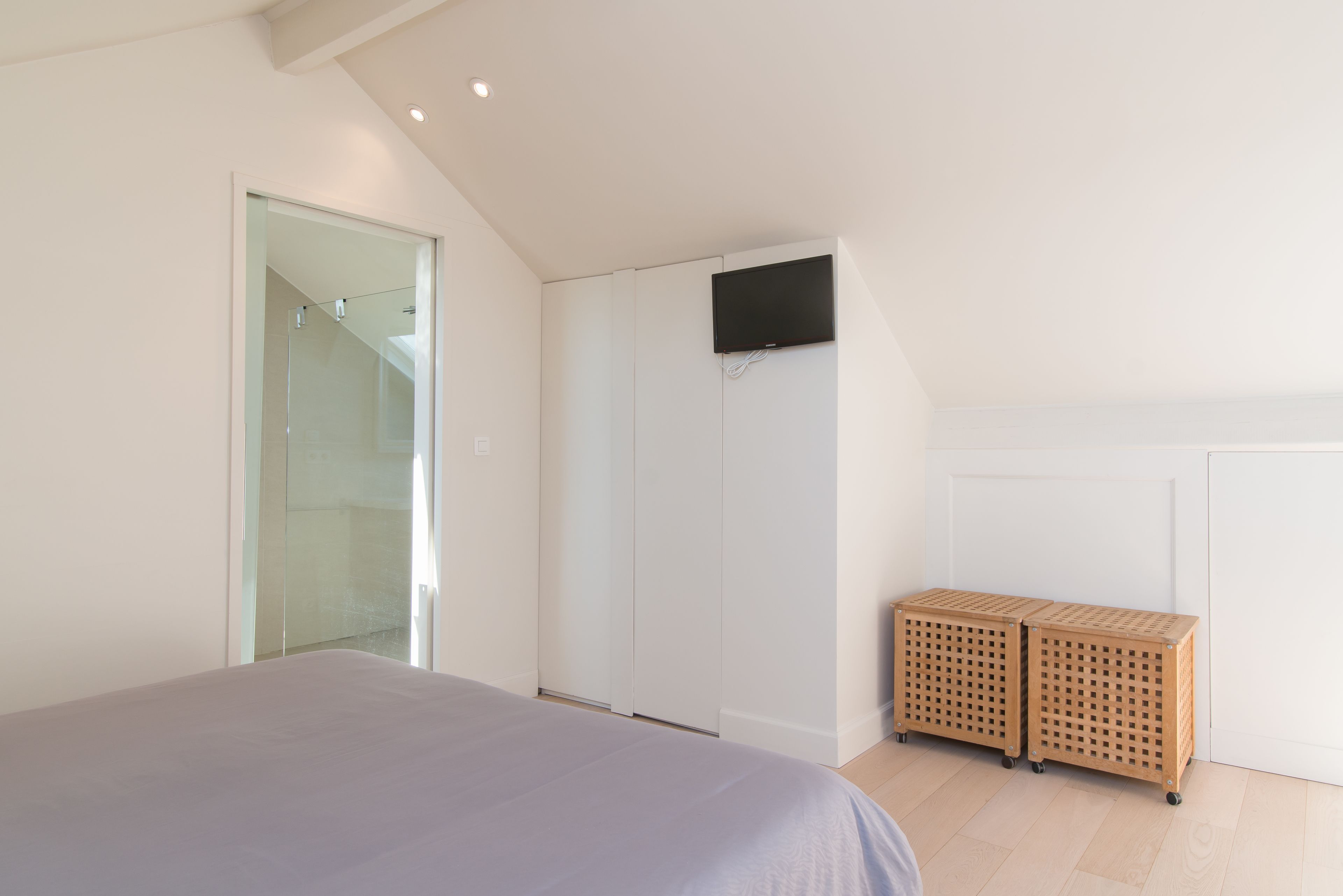 Comfort Apartment | Premium bedding, soundproofing, free WiFi, bed sheets