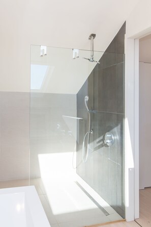 คอมฟอร์ทอพาร์ทเมนท์ | ห้องอาบน้ำ