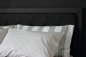 Classic Double Room, 1 Katil Ratu (Queen), Non Smoking | Bar mini, Wi-fi percuma 