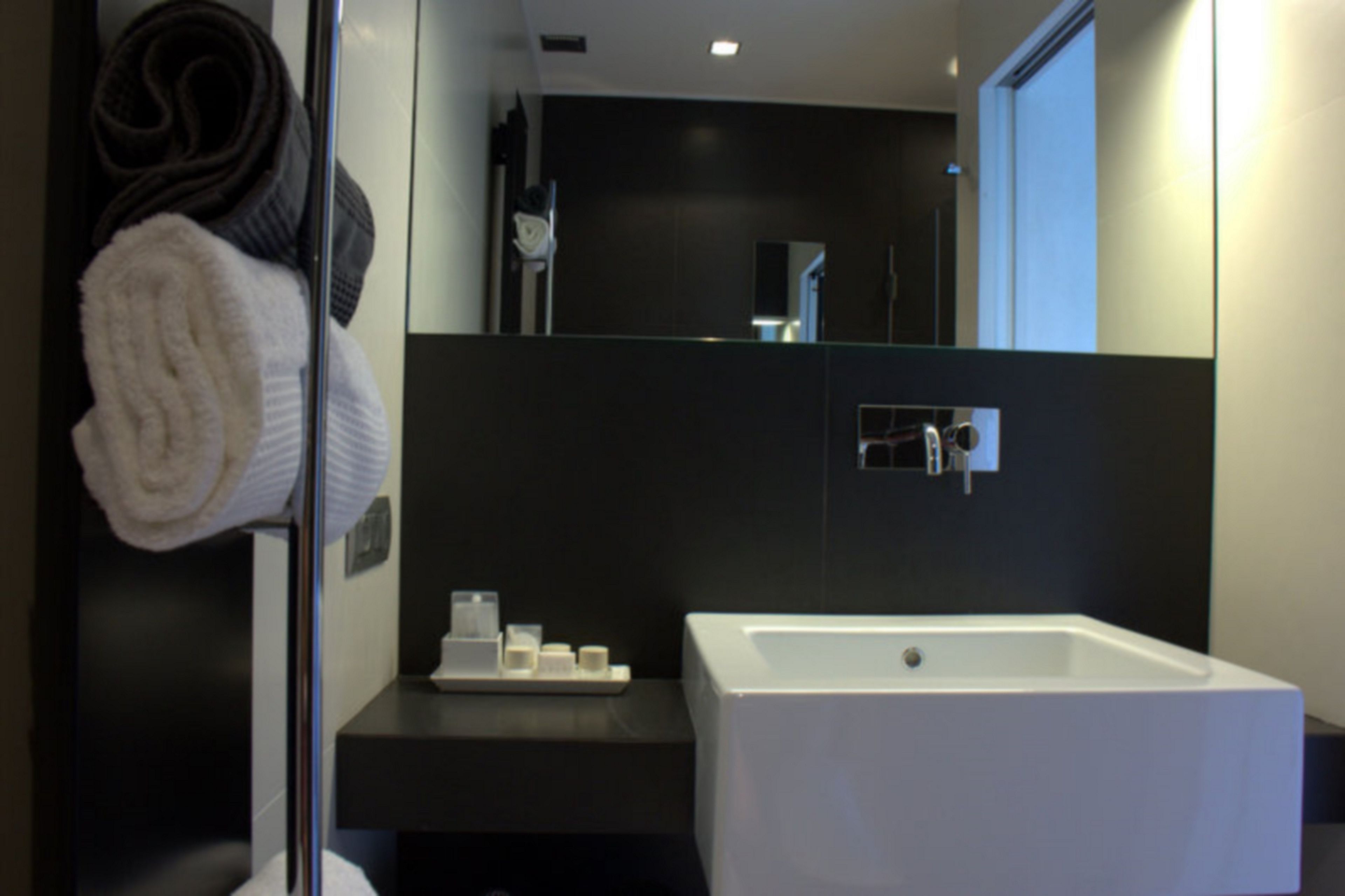 Classic-Doppelzimmer, 1 Queen-Bett, Nichtraucher | Badezimmer | Dusche, kostenlose Toilettenartikel, Haartrockner, Bidet